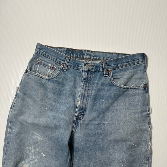 Vintage Levi's Light Wash Distressed Denim 33 - Picture 5 of 6